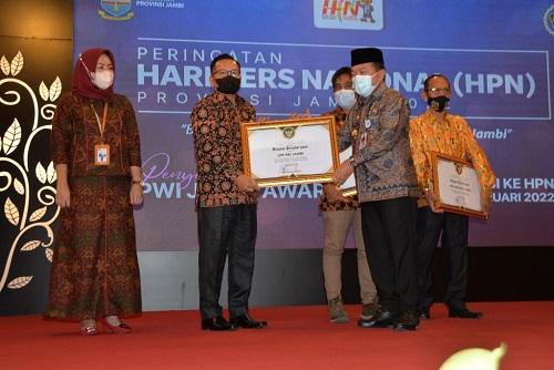 AL HARIS: PERAN PERS BAGI PEMERINTAH DAN MASYARAKAT